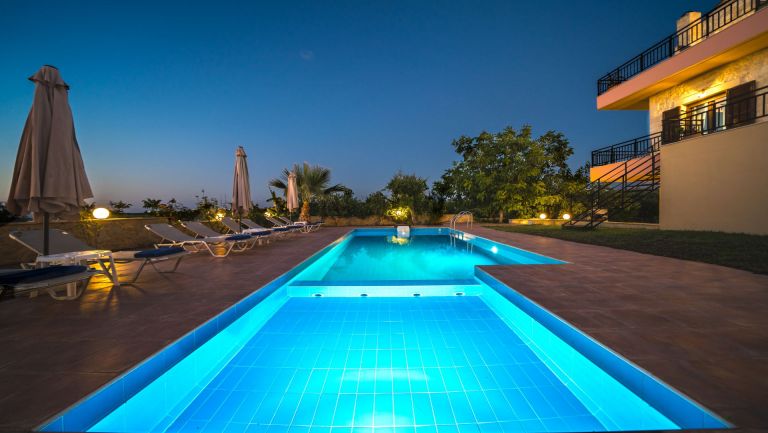 Villa 2 outside night aspect